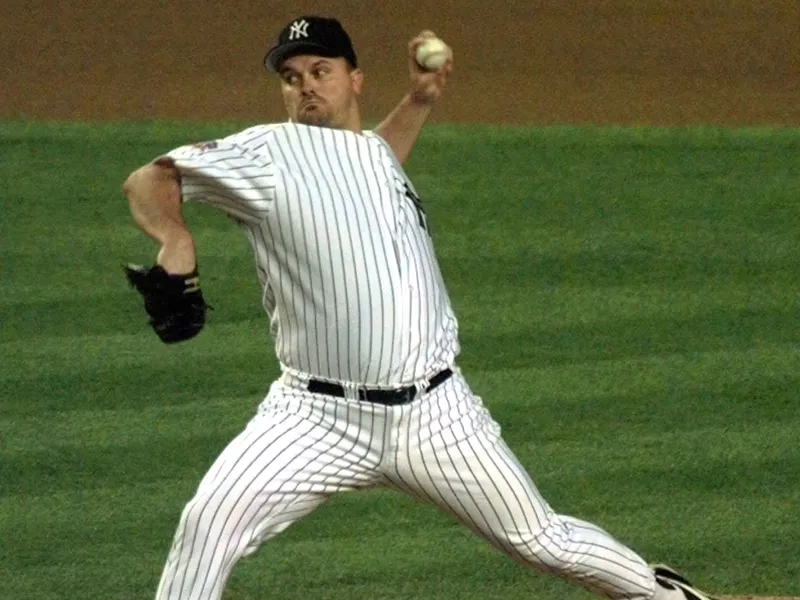 New York Yankees starter David Wells pitching