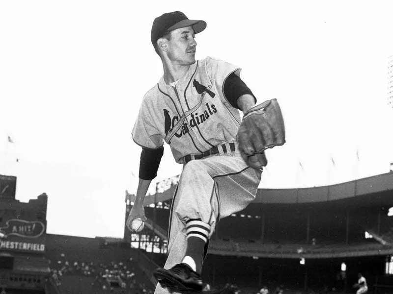 St. Louis Cardinals pitcher Stu Miller