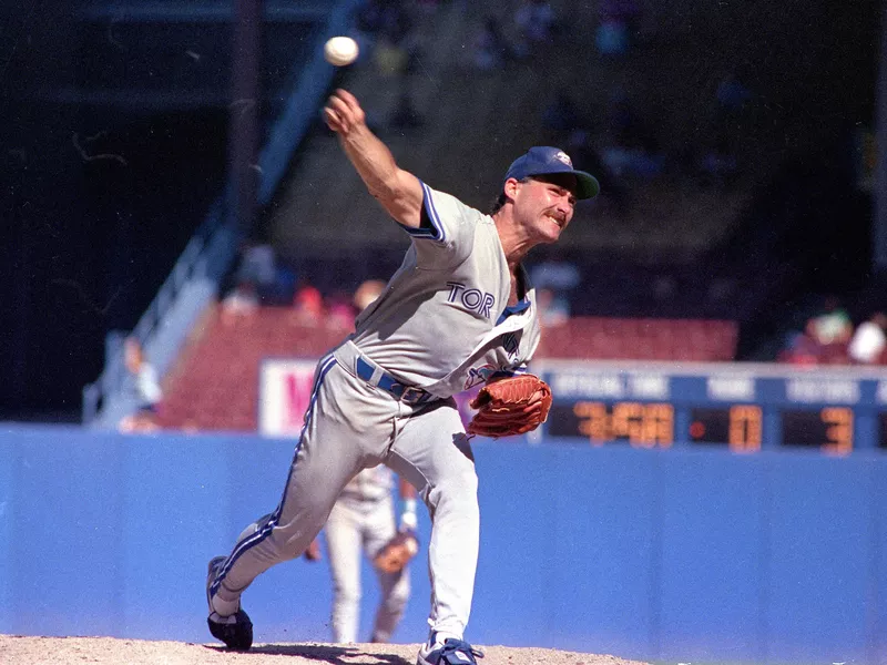Dave Stieb tosses ball