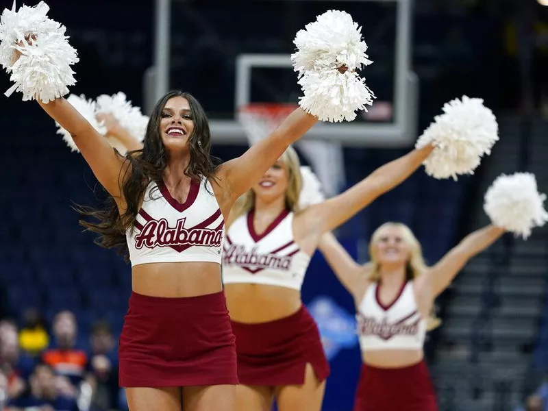 Alabama cheerleaders