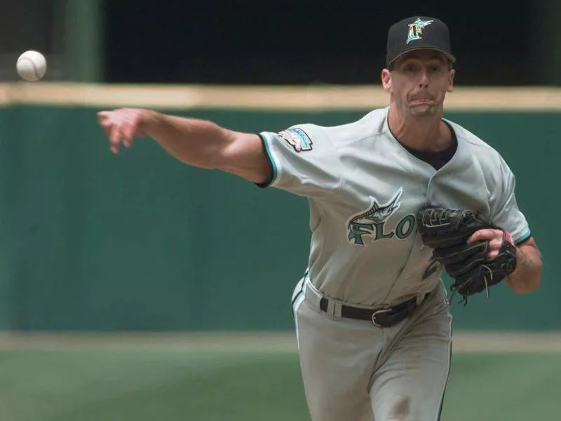 Florida Marlins starting pitcher Kevin Brown throws no-hitter